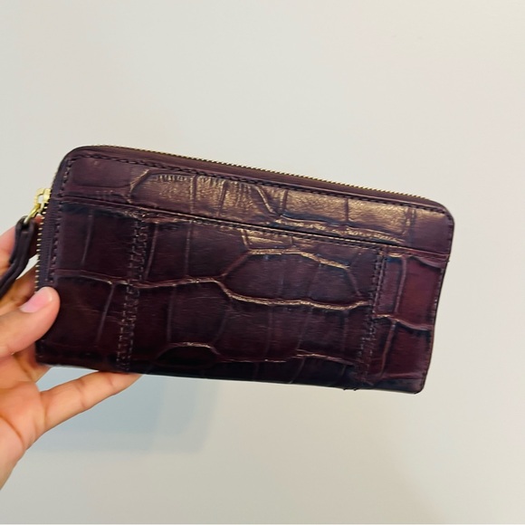 Fossil Multifunction Women's Faux Leather Clutch Wallet - Picture 4 of 9